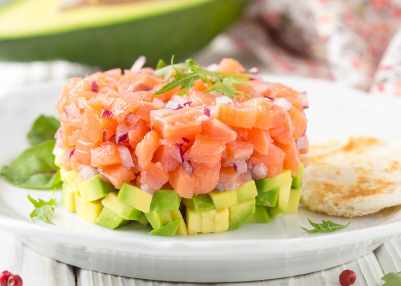 health-and-wellness_nutrition_recipes_sections_low-carb-dinner_Salmon Avocado Salad